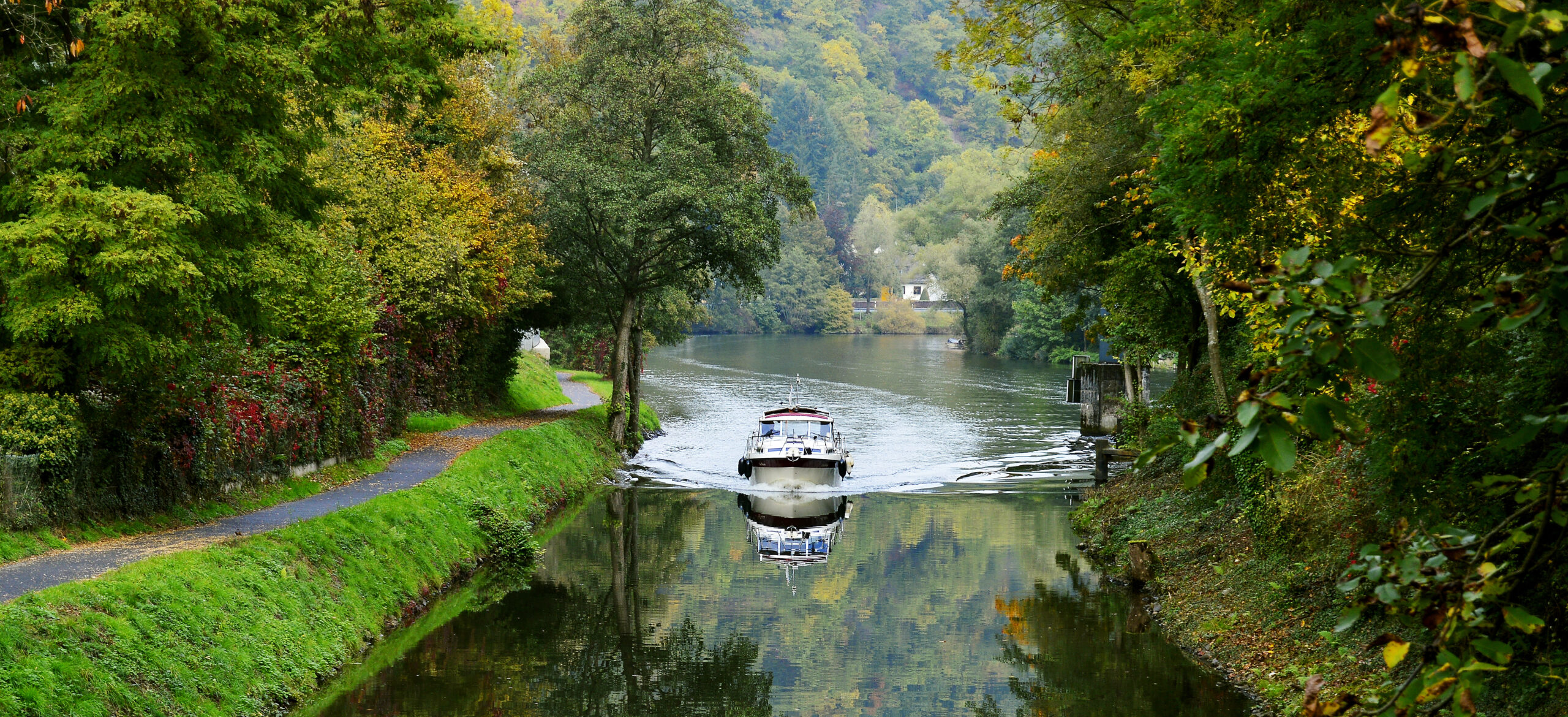 canal du midi houseboat